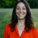 Portrait of Laura, founder of Laoproject, free dance and body exploration facilitator