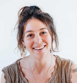 Portrait de Laura Cottavoz, fondatrice de Laoproject, facilitatrice d’ateliers de danse libre à Toulouse et Ariège