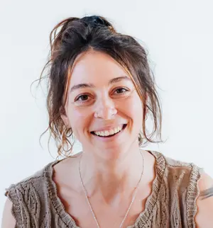 Portrait de Laura Cottavoz, fondatrice de Laoproject, facilitatrice d’ateliers de danse libre à Toulouse et Ariège