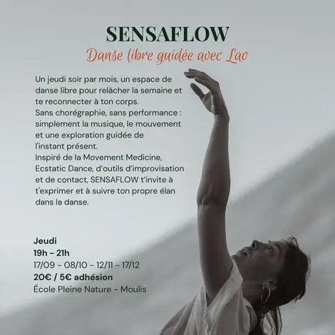 Laura Cottavoz danse en pleine expression libre lors d’un atelier Laoproject à Toulouse et Ariège